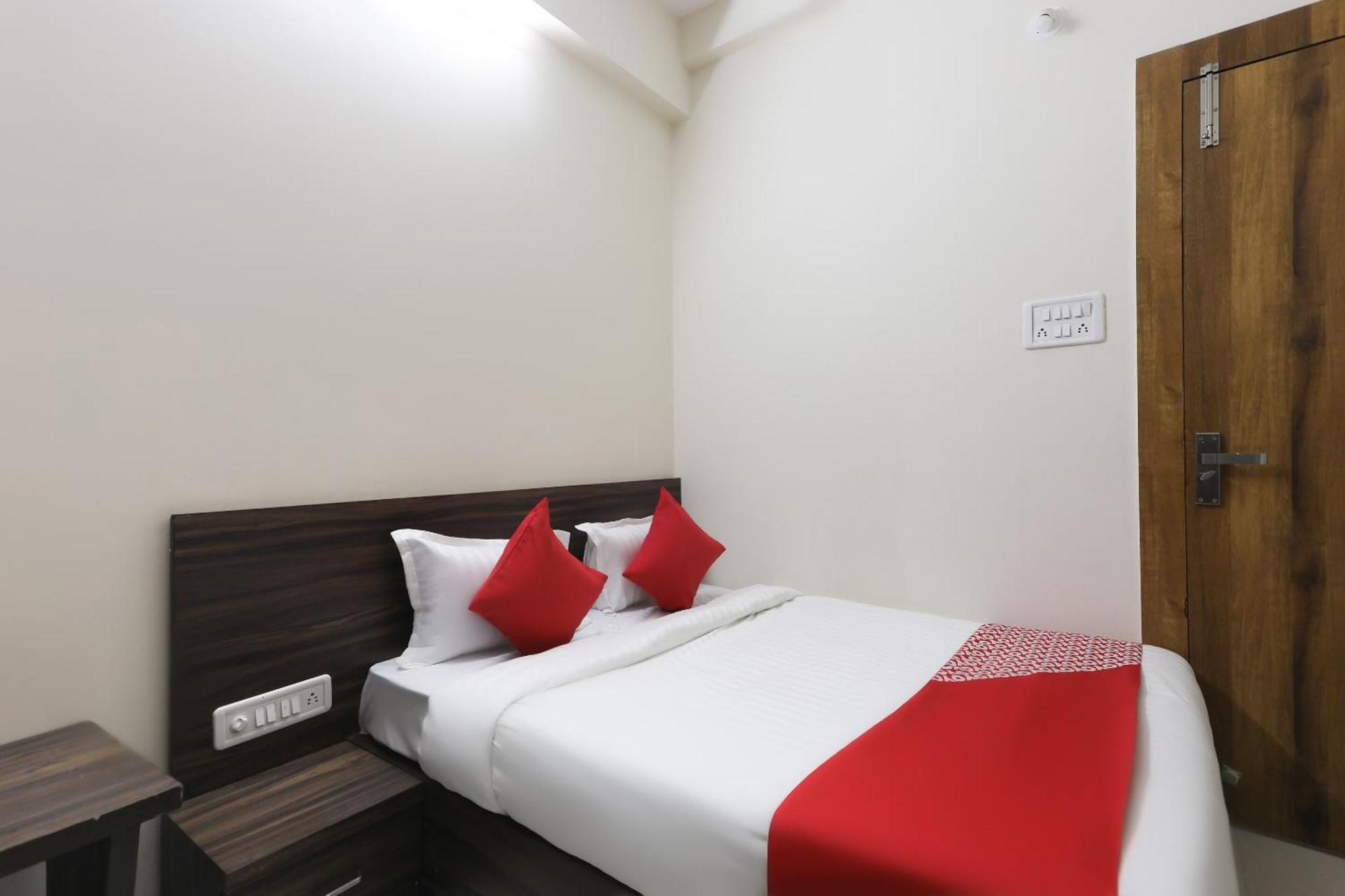 Hotel O La Flora Indore Bagian luar foto