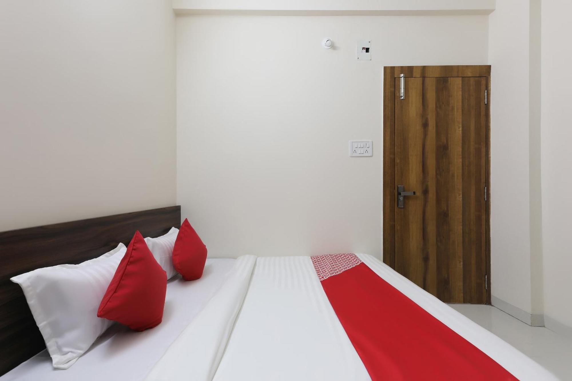 Hotel O La Flora Indore Bagian luar foto