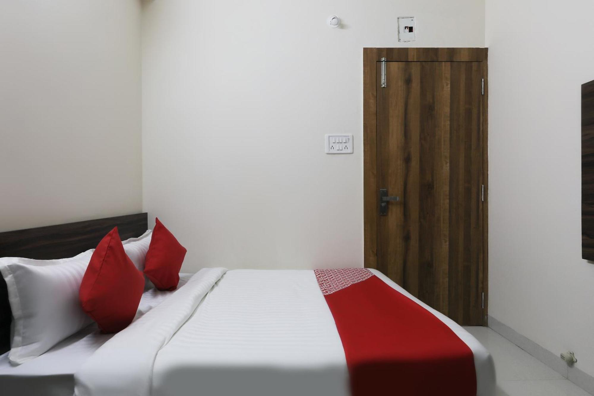 Hotel O La Flora Indore Bagian luar foto