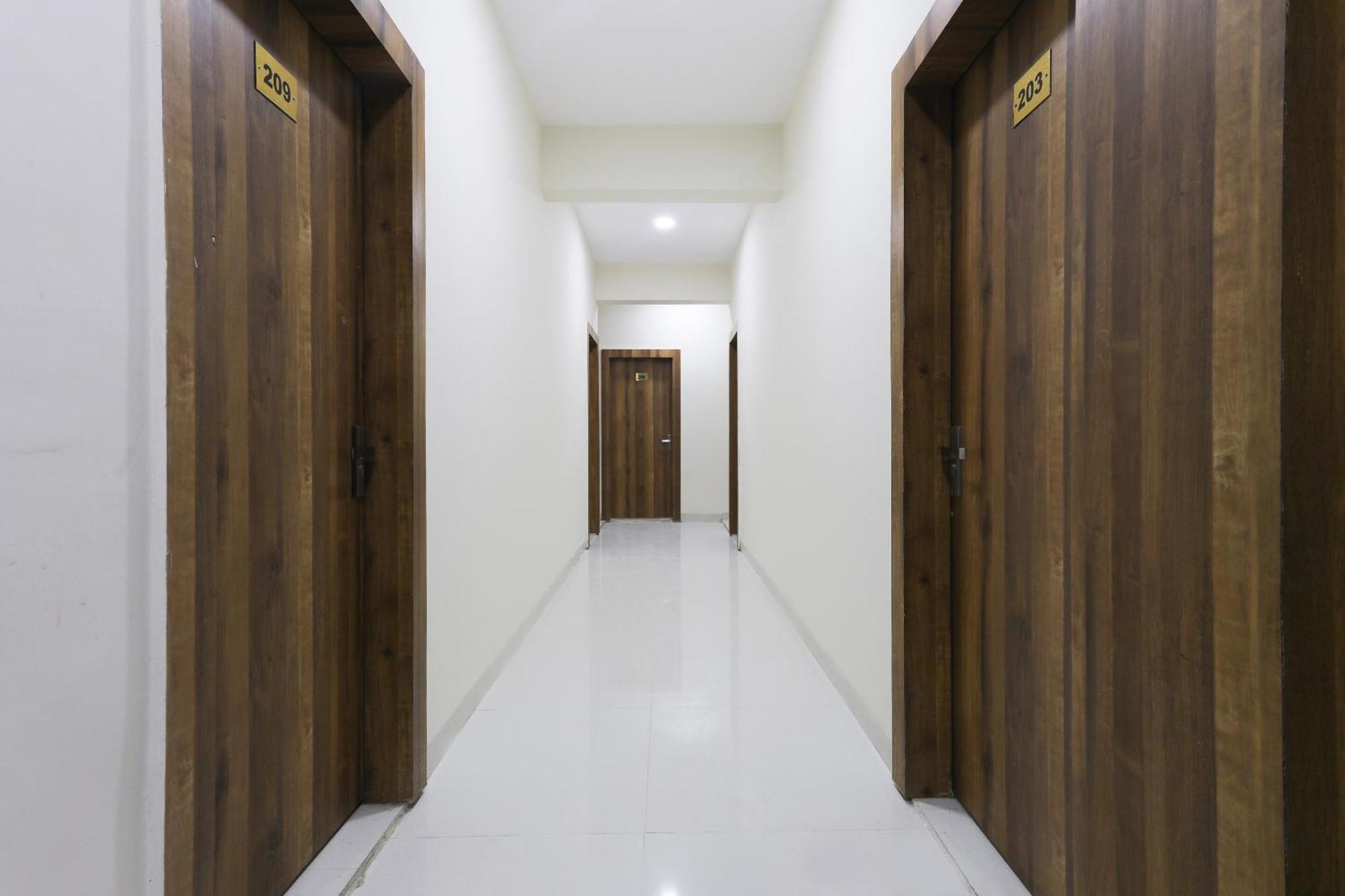 Hotel O La Flora Indore Bagian luar foto