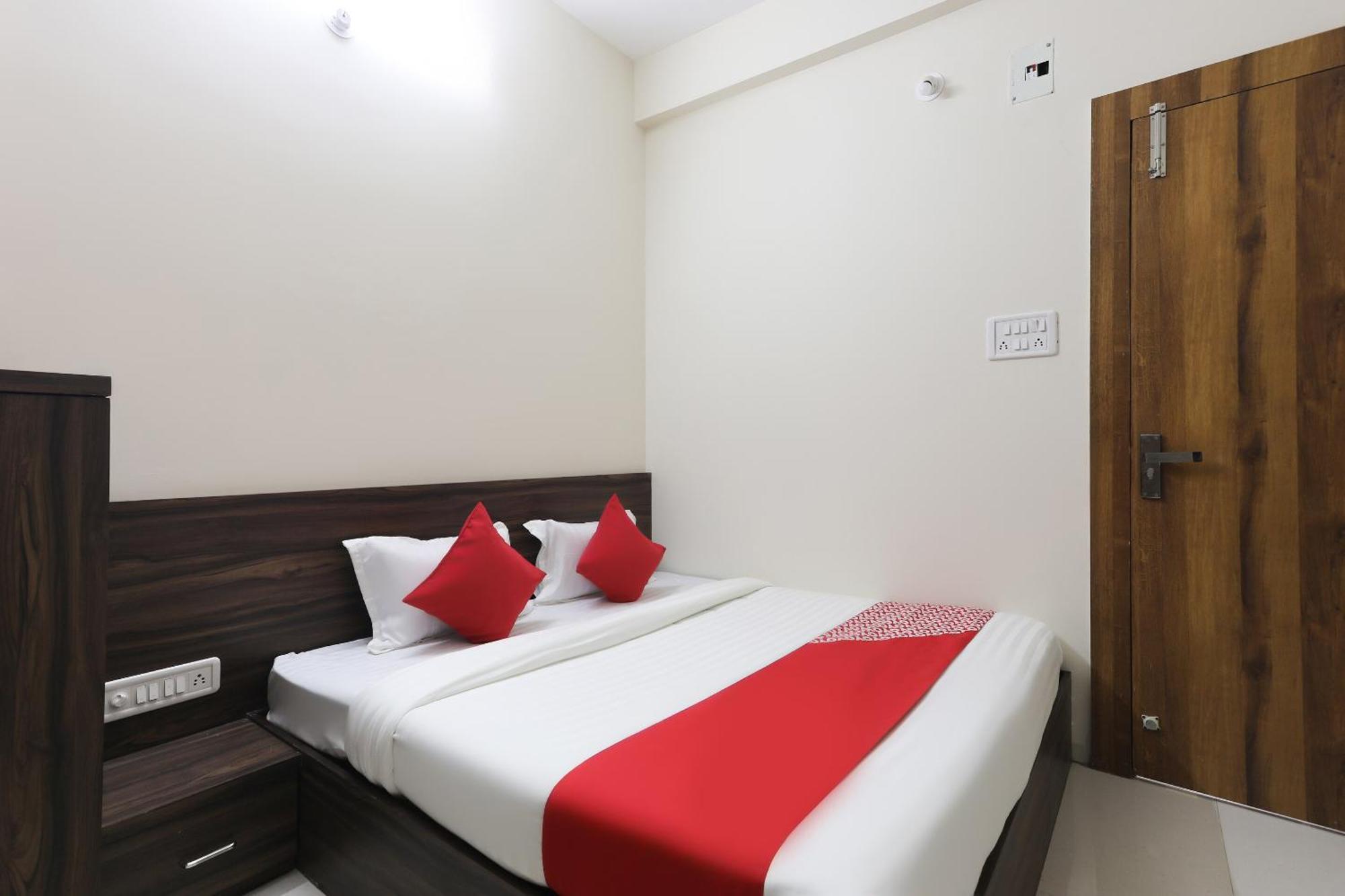 Hotel O La Flora Indore Bagian luar foto